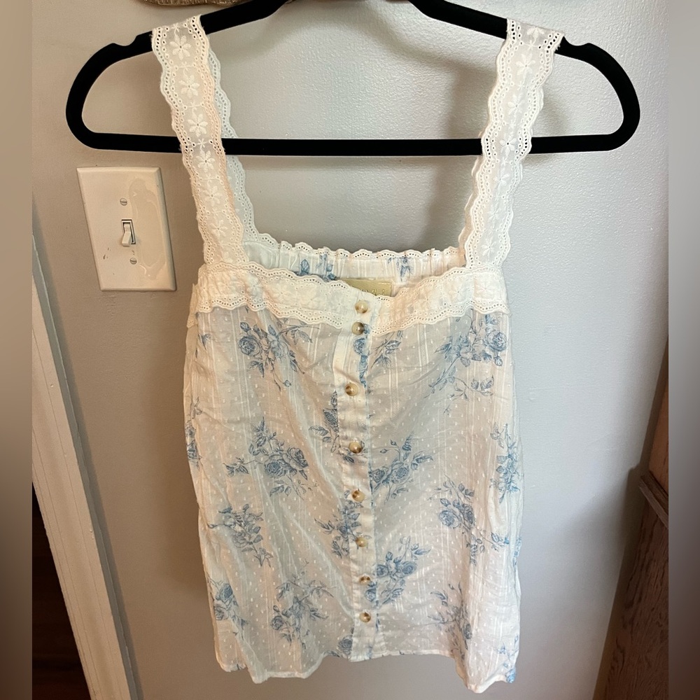 White Lace Tank with Blue Floral Design. Judith March Top, Size L, NWT